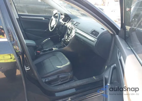 2018 Volkswagen Passat 2.0T Se z USA, uszkodzony, nr VIN 1VWBA7A32JC024708